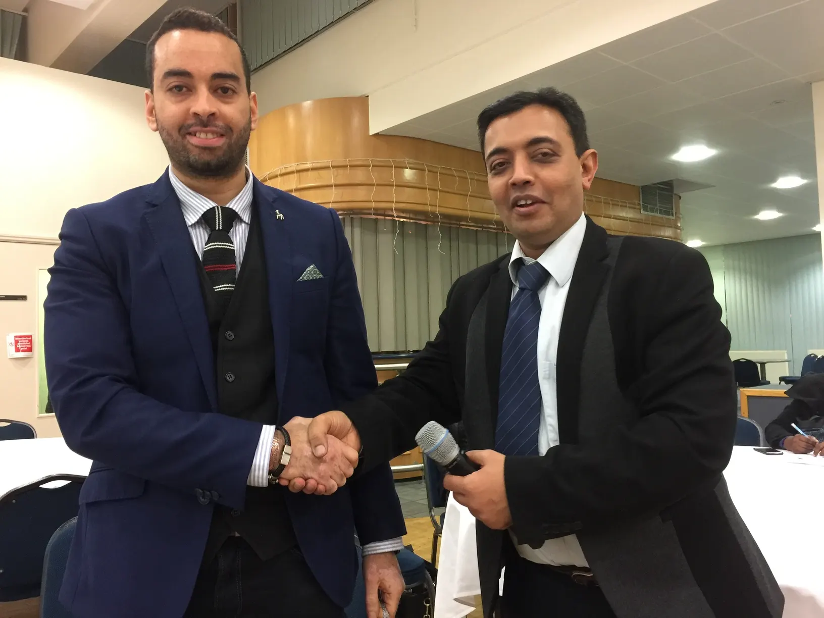 Dr Sarsar receiving a Prize for the overall best presentation