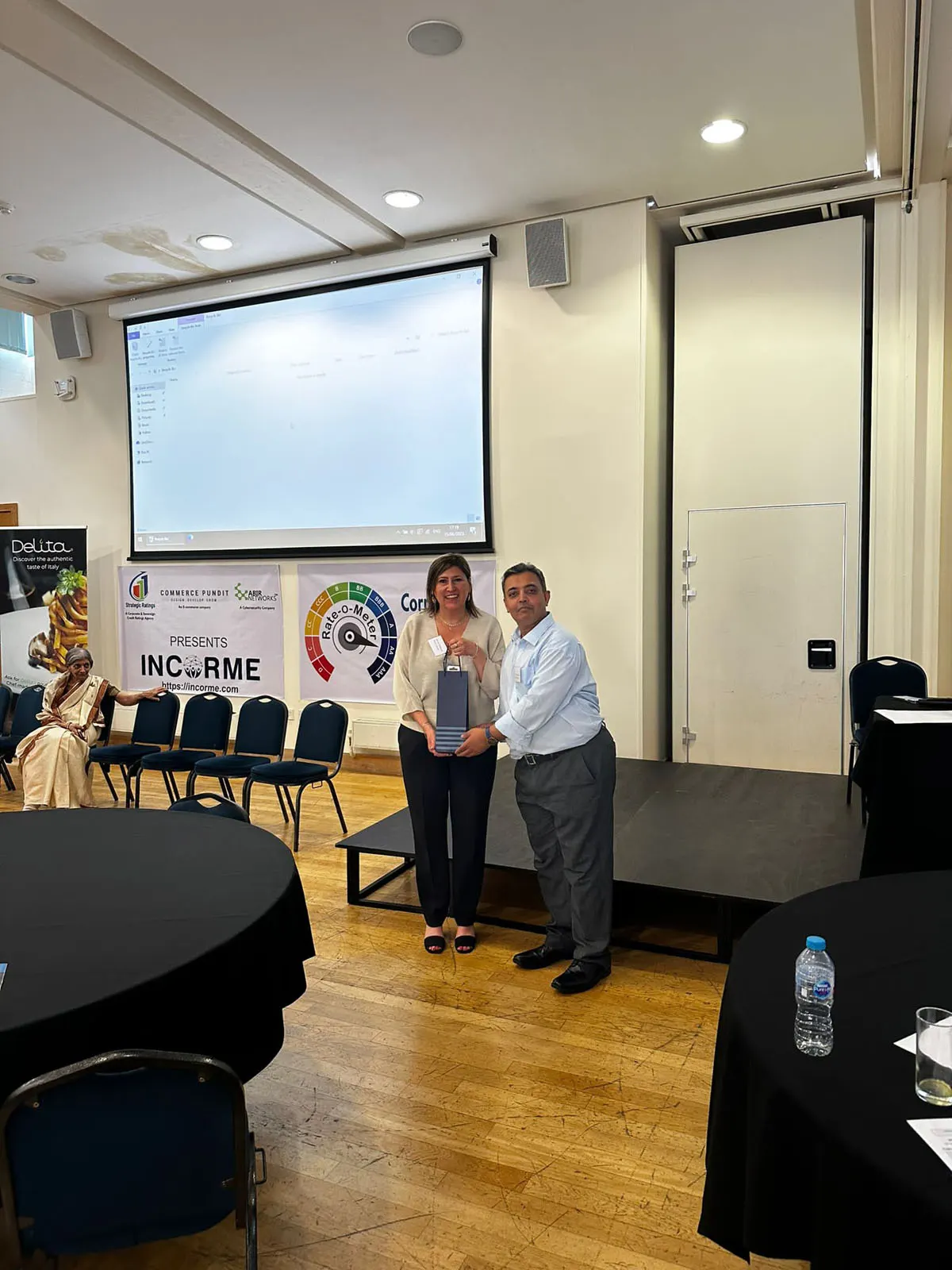 Delita Founder Ms Eva Pederzini receiving prize for the Best Team in Corporate Showcase from INCORME Founder Dr Vishvesh