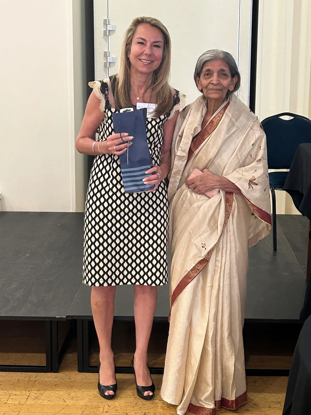 Ms Christina Di-Nolfo receiving Business Card Lucky Draw Prize from CEO24X7 Founder Pravina Pathak